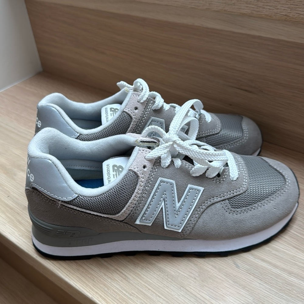 NEW - New Balance 574